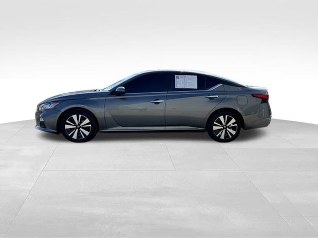Used 2022 Nissan Altima 2.5 SV Sedan