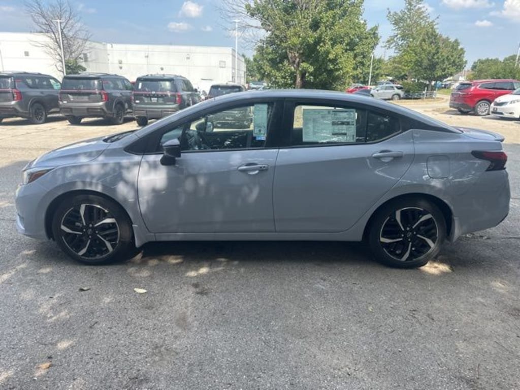 New 2025 Nissan Versa 1.6 SR Sedan