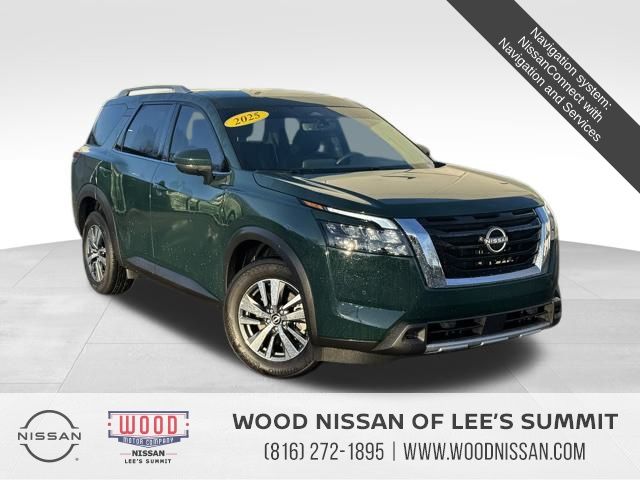 2025 Nissan Pathfinder SL's photo