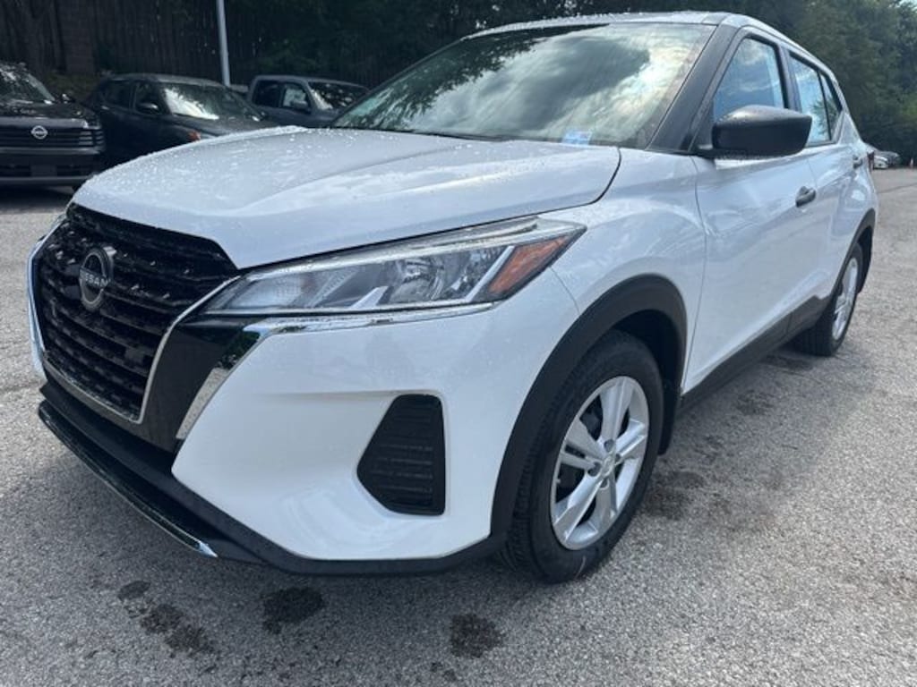 New 2025 Nissan Kicks Play S SUV