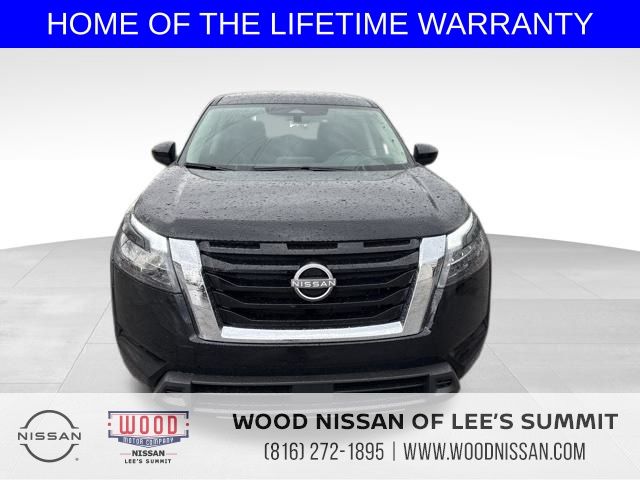 2025 Nissan Pathfinder S photo 2