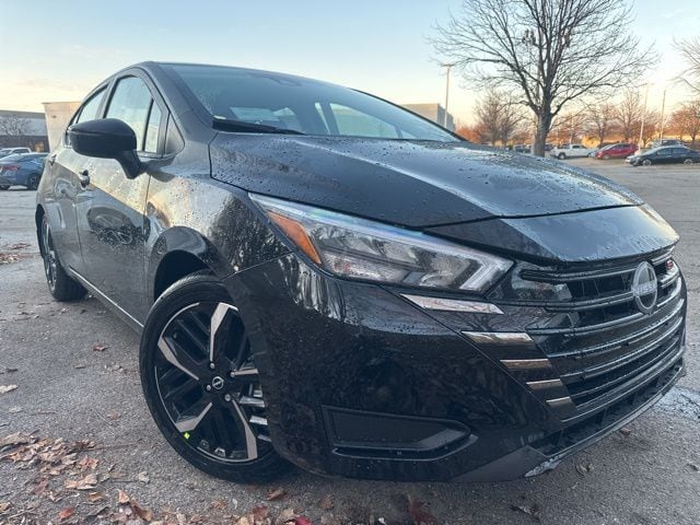 2025 Nissan Versa Sedan SR's photo