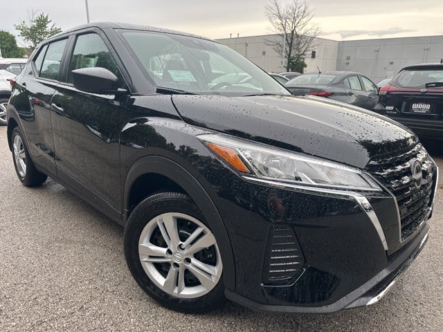 2025 Nissan KICKS PLAY Base's photo