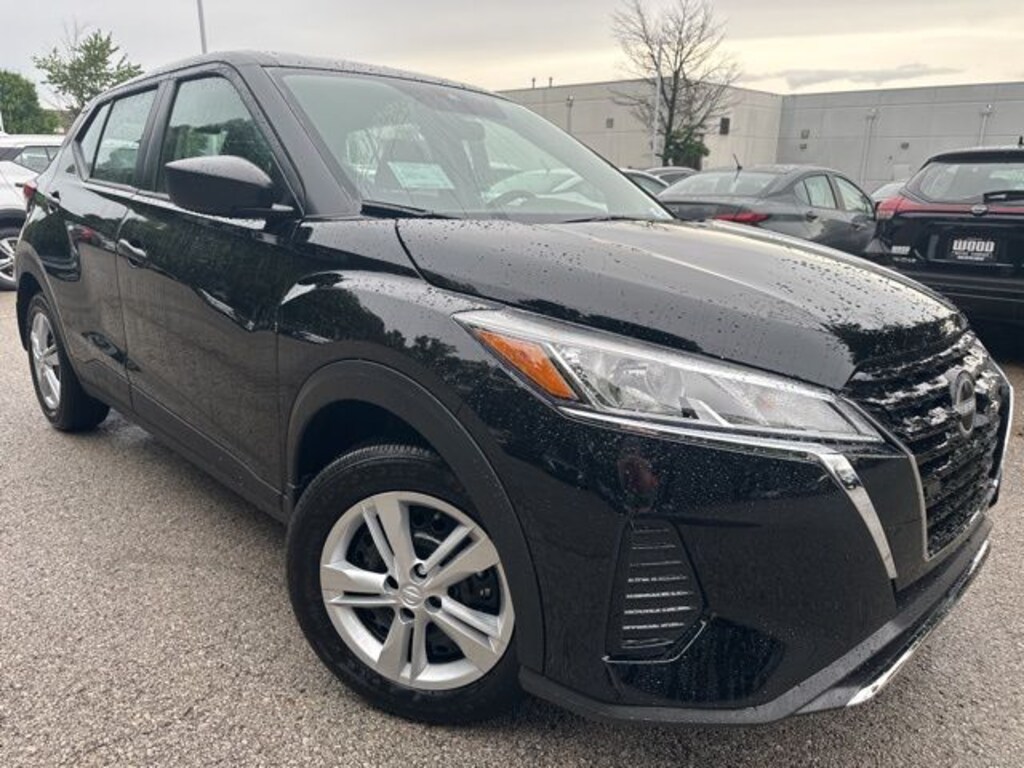 New 2025 Nissan Kicks Play S SUV