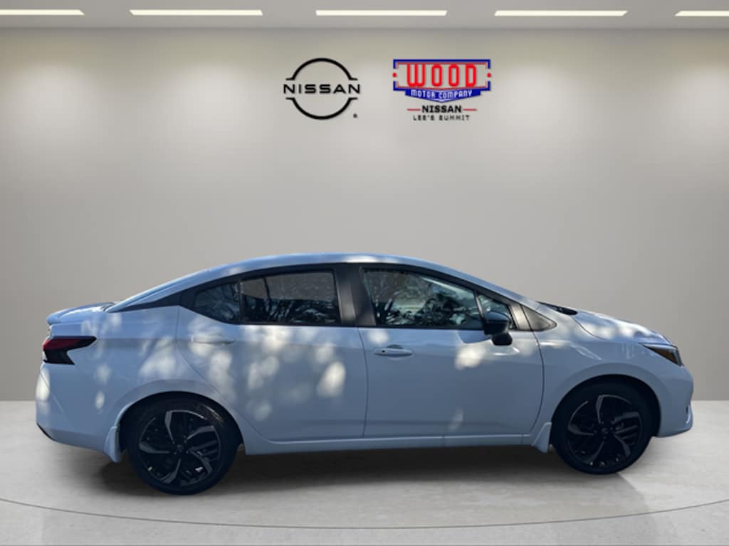 New 2025 Nissan Versa 1.6 SR Sedan
