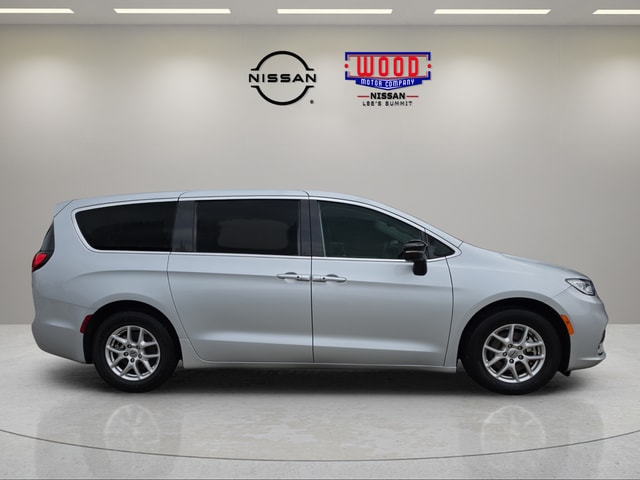 Used 2024 Chrysler Pacifica Touring L with VIN 2C4RC1BG7RR162418 for sale in Kansas City