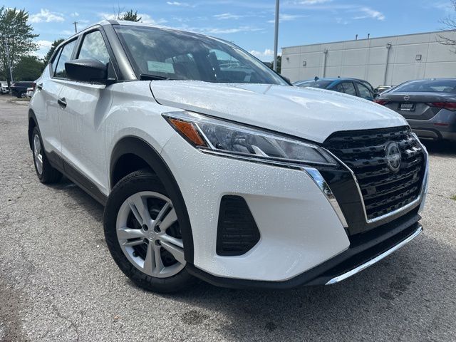 2025 Nissan KICKS PLAY Base's photo