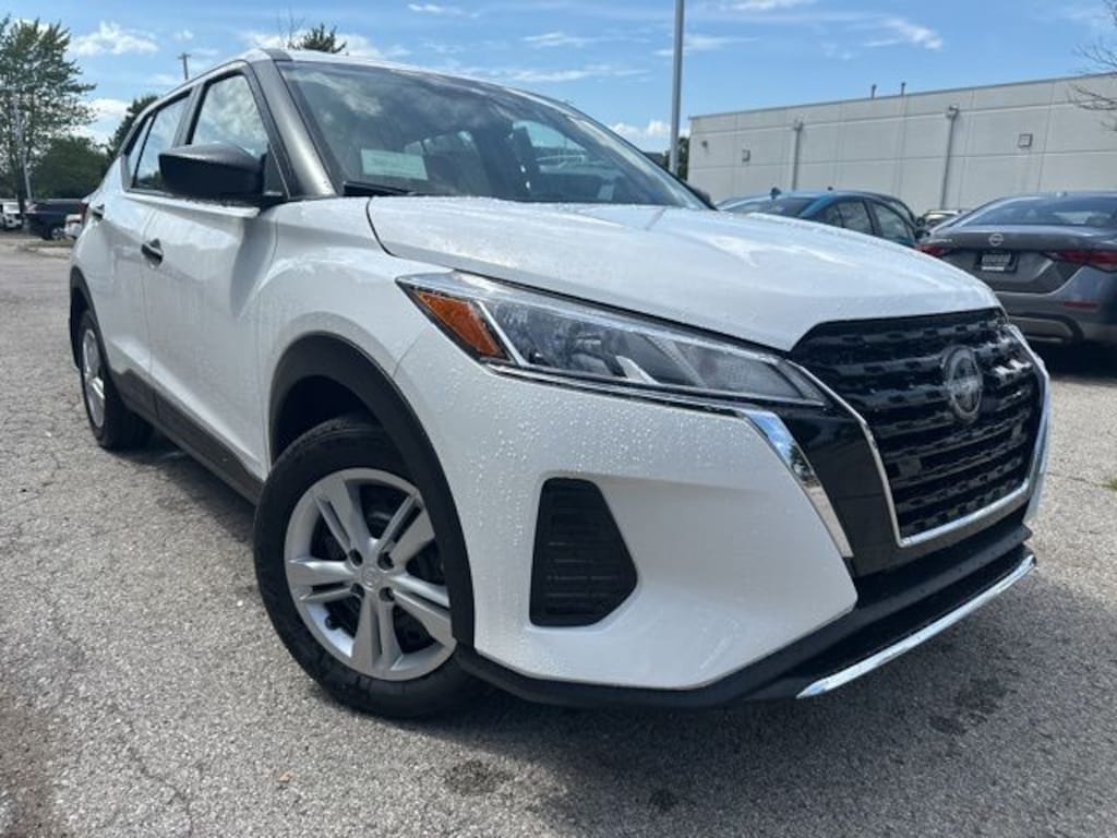 New 2025 Nissan Kicks Play S SUV