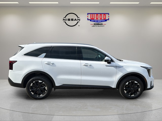 Used 2025 Kia Sorento S with VIN 5XYRLDJC5SG316957 for sale in Kansas City