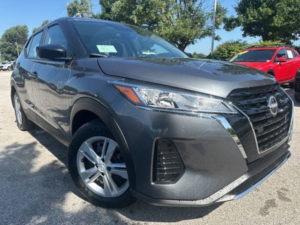 New 2025 Nissan Kicks Play S SUV