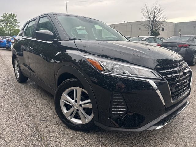 2025 Nissan KICKS PLAY Base's photo