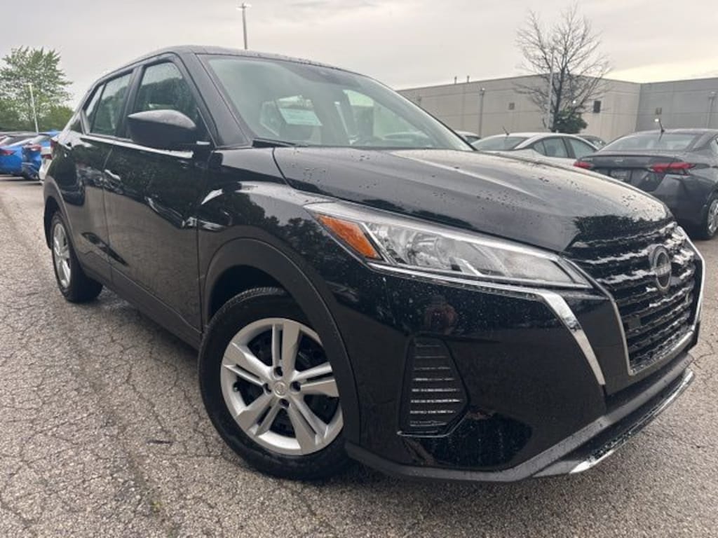 New 2025 Nissan Kicks Play S SUV