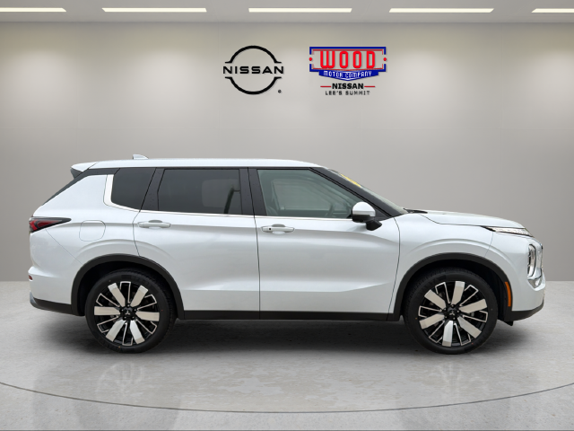 Used 2025 Mitsubishi Outlander SE with VIN JA4J4VA86SZ034530 for sale in Kansas City