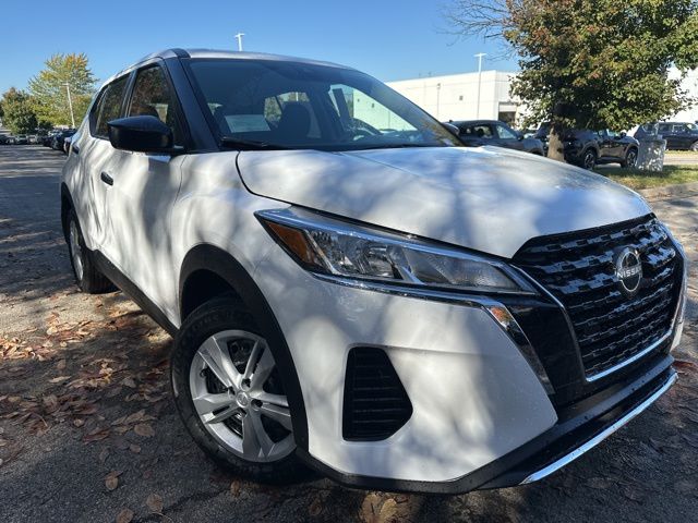 2025 Nissan KICKS PLAY Base's photo