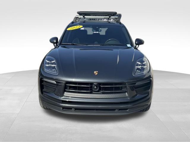2024 Porsche Macan T photo 2