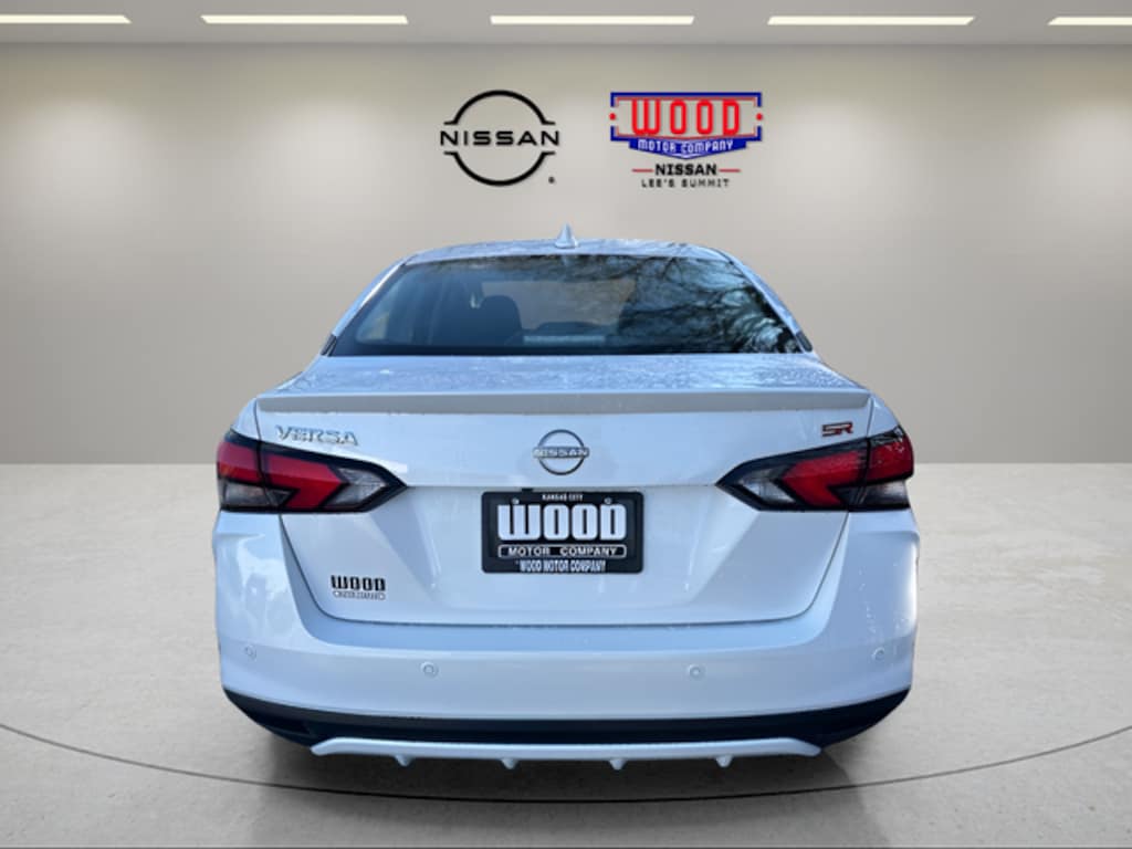 New 2025 Nissan Versa 1.6 SR Sedan