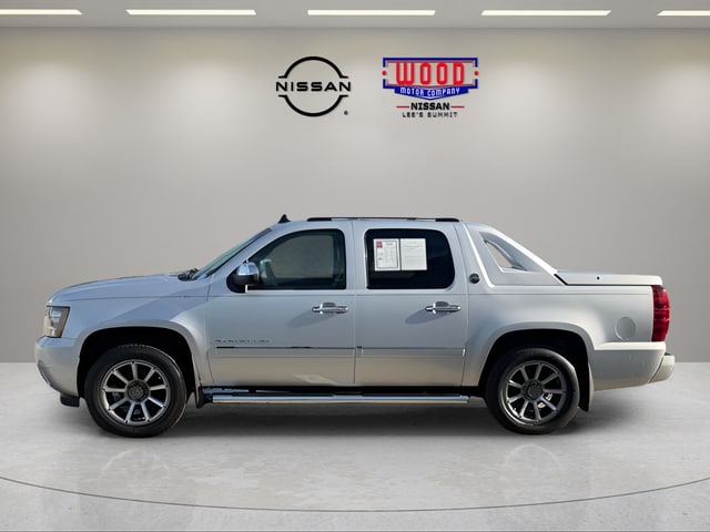 Used 2013 Chevrolet Avalanche LTZ with VIN 3GNTKGE70DG235058 for sale in Kansas City