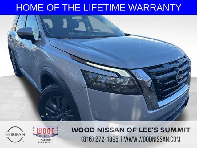 2025 Nissan Pathfinder SV's photo