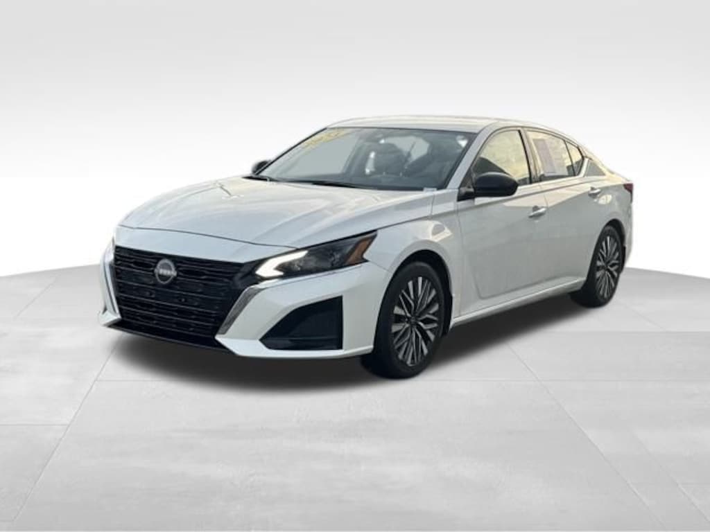 Used 2024 Nissan Altima 2.5 SV Sedan