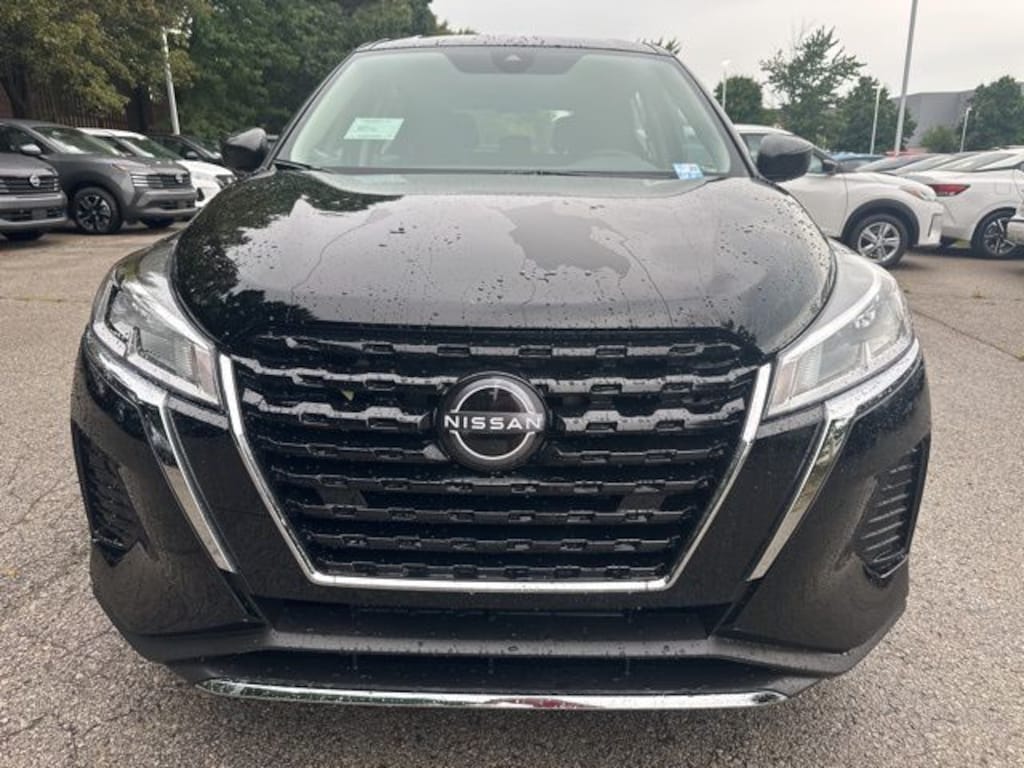 New 2025 Nissan Kicks Play S SUV