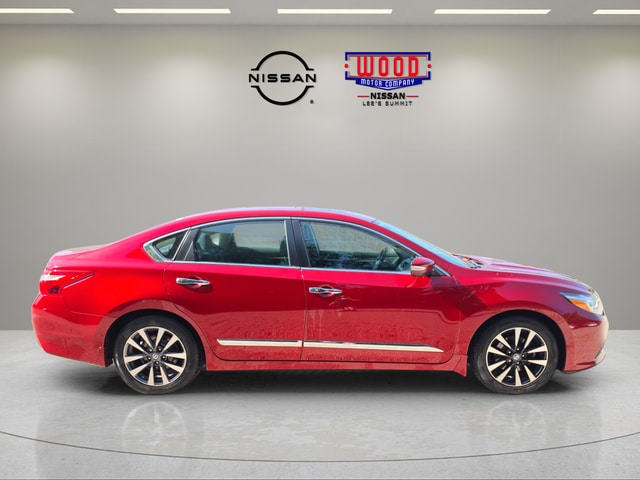 Used 2017 Nissan Altima SV with VIN 1N4AL3AP6HC250836 for sale in Kansas City