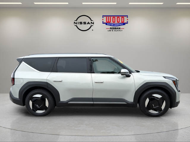 Used 2024 Kia EV9 Wind with VIN KNDAFFS57R6038995 for sale in Kansas City