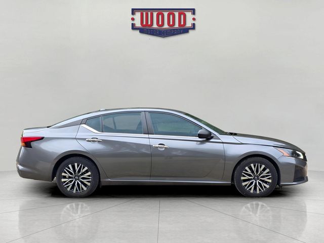 Used 2024 Nissan Altima SV with VIN 1N4BL4DV6RN302105 for sale in Kansas City