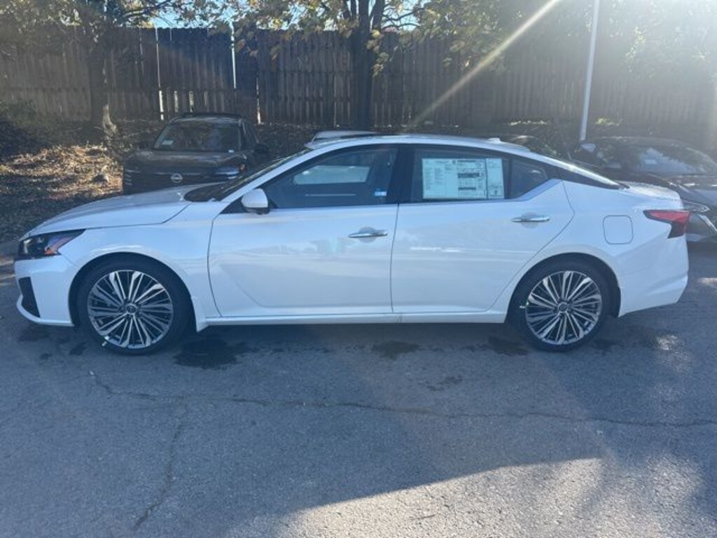 New 2025 Nissan Altima SL Sedan