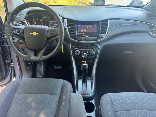 2020 Chevrolet Trax LS photo 3