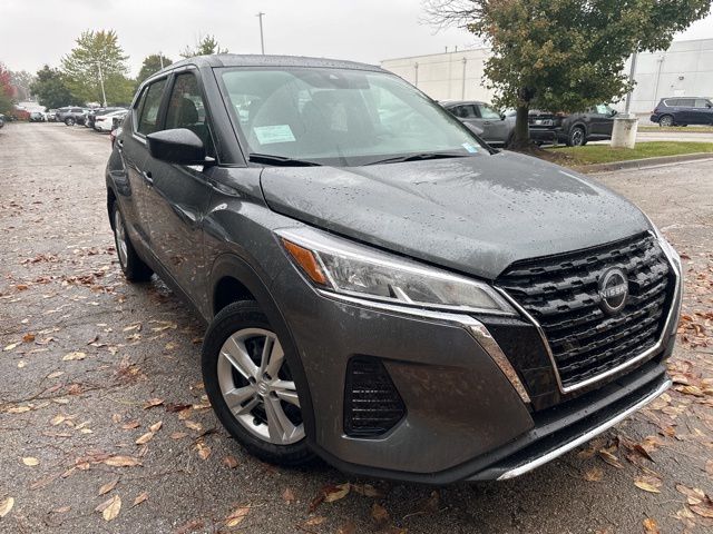 2025 Nissan KICKS PLAY Base's photo
