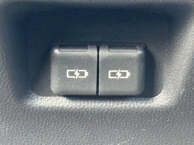 2023 Toyota RAV4 XLE Premium photo 3