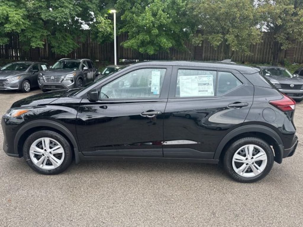 New 2025 Nissan Kicks Play S SUV