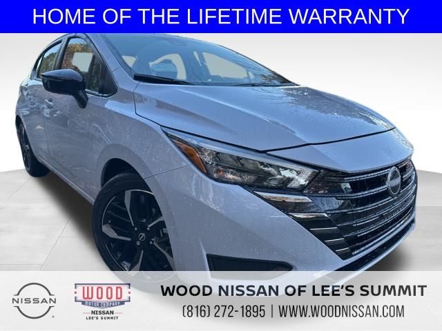 2025 Nissan Versa Sedan SR's photo