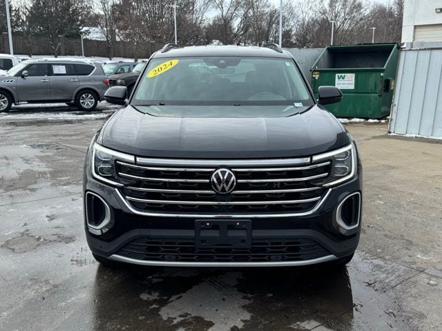 Used 2024 Volkswagen Atlas SE w/Tech with VIN 1V2HR2CA3RC574997 for sale in Kansas City