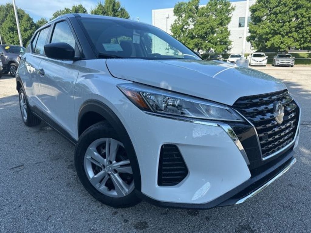 New 2025 Nissan Kicks Play S SUV