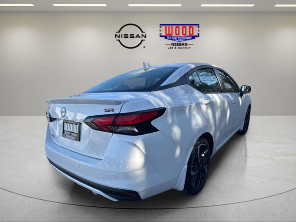 New 2025 Nissan Versa 1.6 SR Sedan
