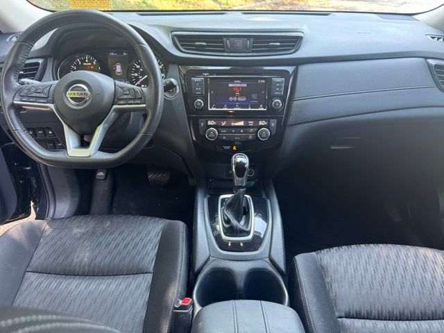 2019 Nissan Rogue SV photo 3