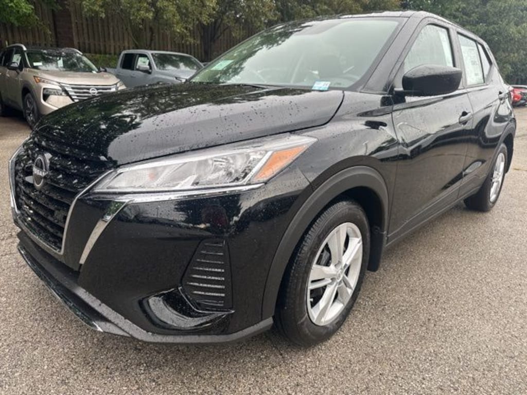 New 2025 Nissan Kicks Play S SUV