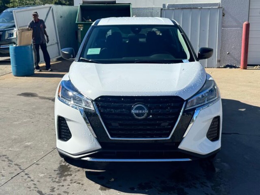 New 2025 Nissan Kicks Play S SUV