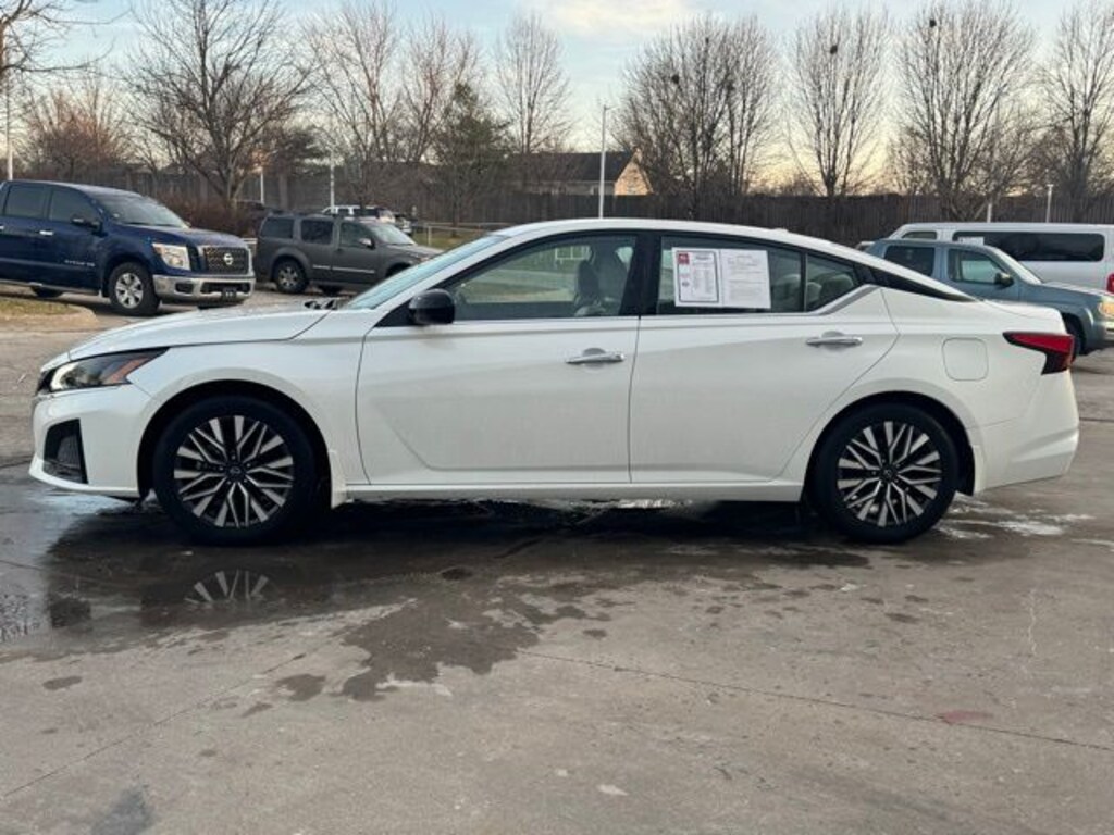 Used 2024 Nissan Altima 2.5 SV Sedan