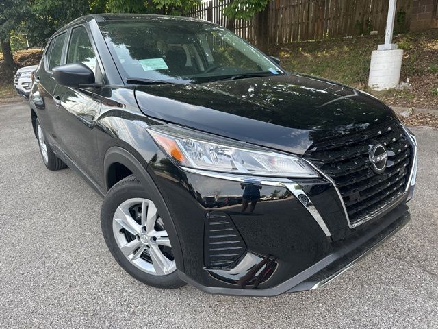 2025 Nissan KICKS PLAY Base's photo