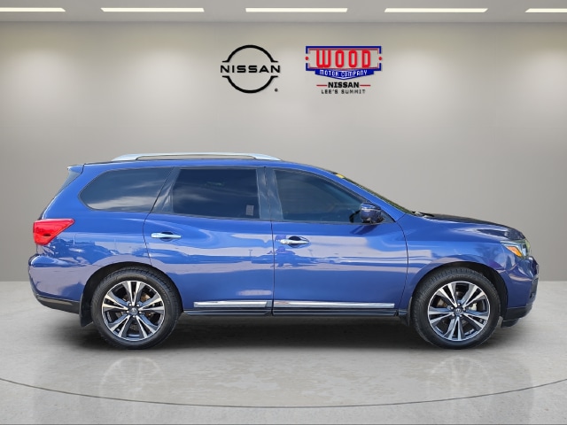 Used 2018 Nissan Pathfinder Platinum with VIN 5N1DR2MNXJC664892 for sale in Kansas City
