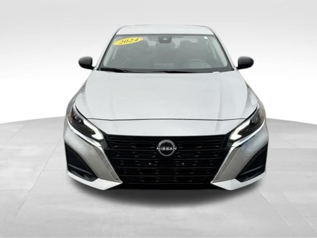 Used 2024 Nissan Altima 2.5 SV Sedan