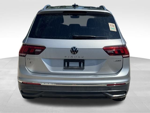 2024 Volkswagen Tiguan SE Wolfsburg Edition photo 2