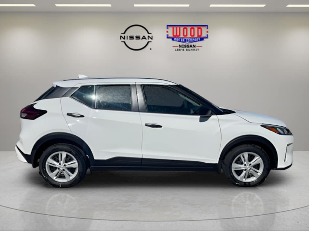 New 2025 Nissan Kicks Play S SUV