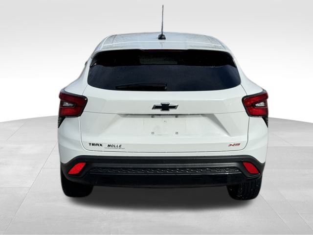 2025 Chevrolet Trax photo 2