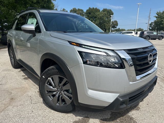 2025 Nissan Pathfinder SV's photo