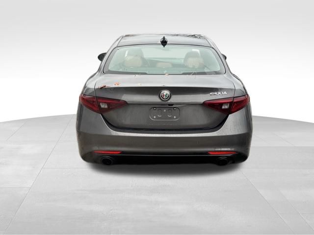 2023 Alfa Romeo Giulia Ti photo 2