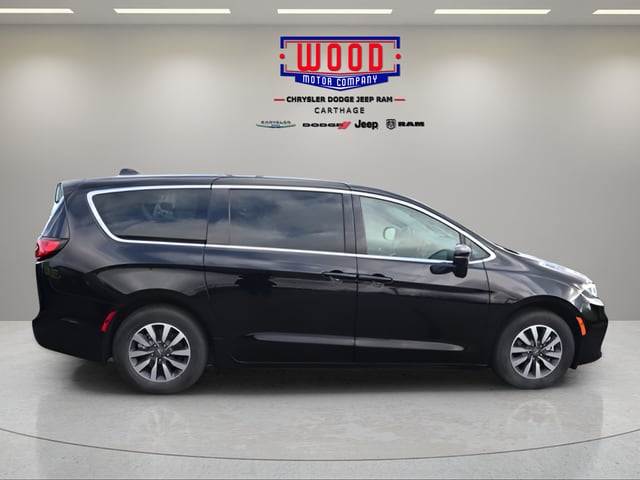 Used 2024 Chrysler Pacifica PHEV Select with VIN 2C4RC1S76RR127126 for sale in Kansas City