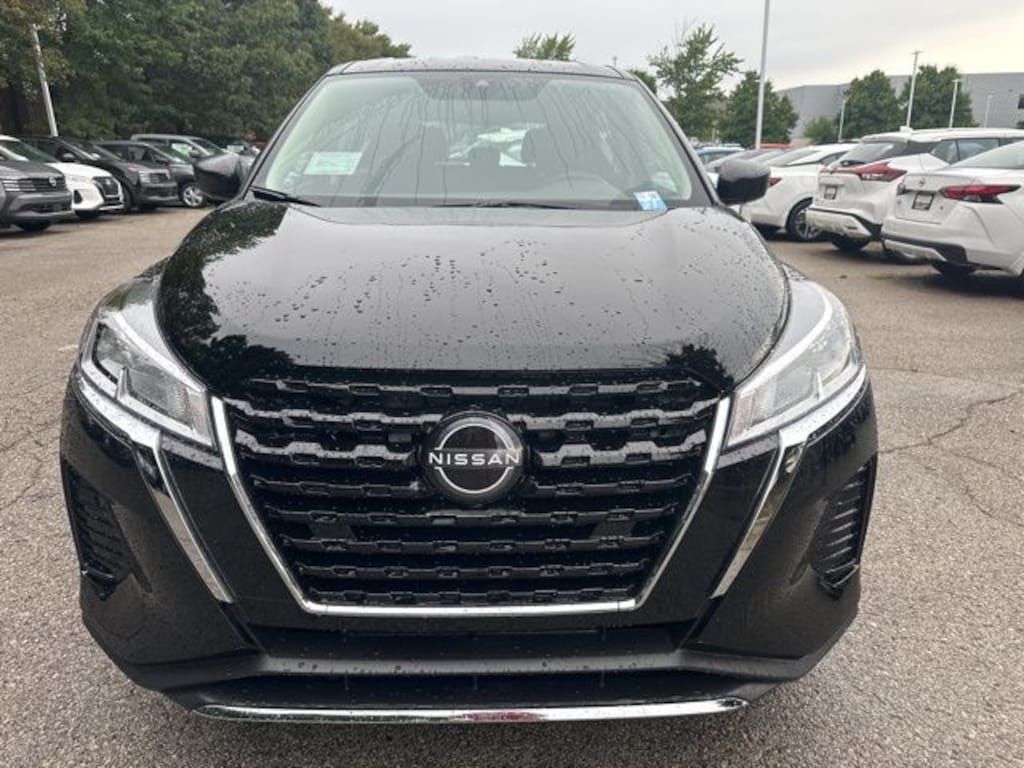 New 2025 Nissan Kicks Play S SUV